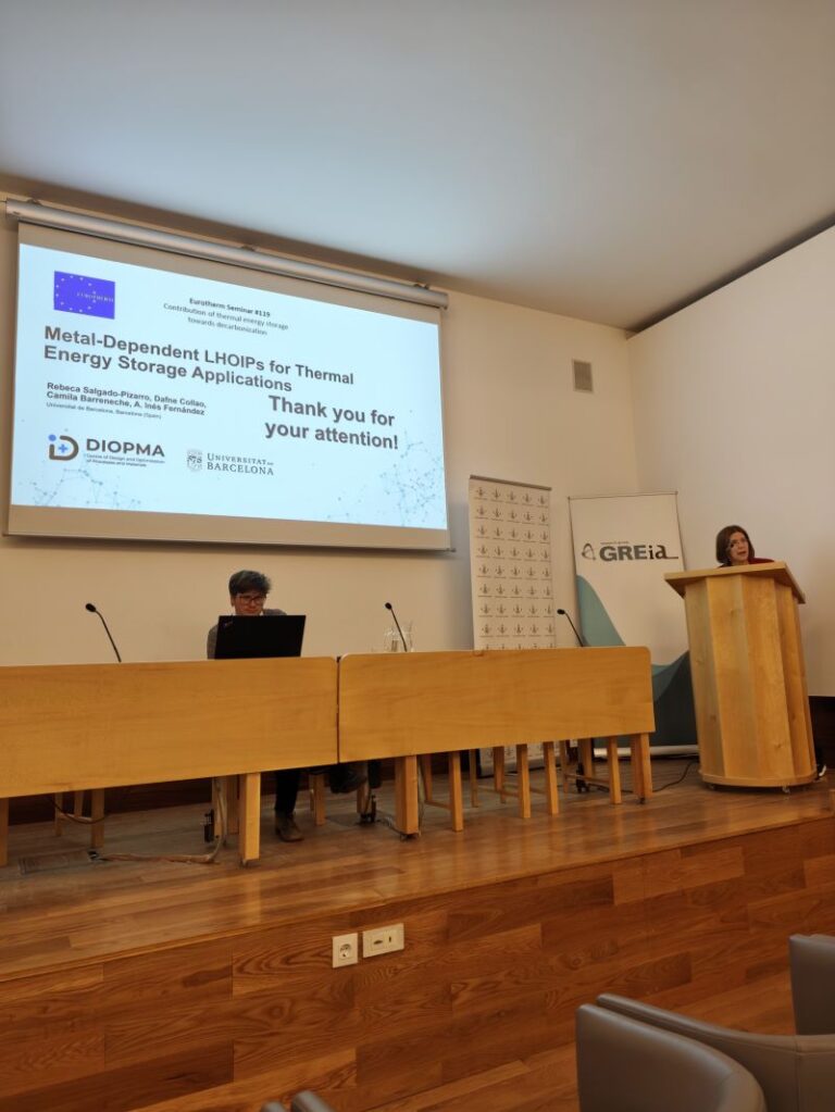 Inés Fernández presenta el estudio sobre compuestos LHOIPs para almacenamiento térmico de energía en Eurotherm 2026.