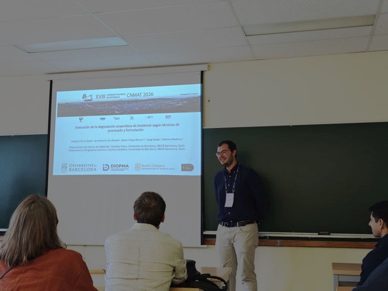 Adrián Álvarez Coscojuela presentando en el CNMAT 2026